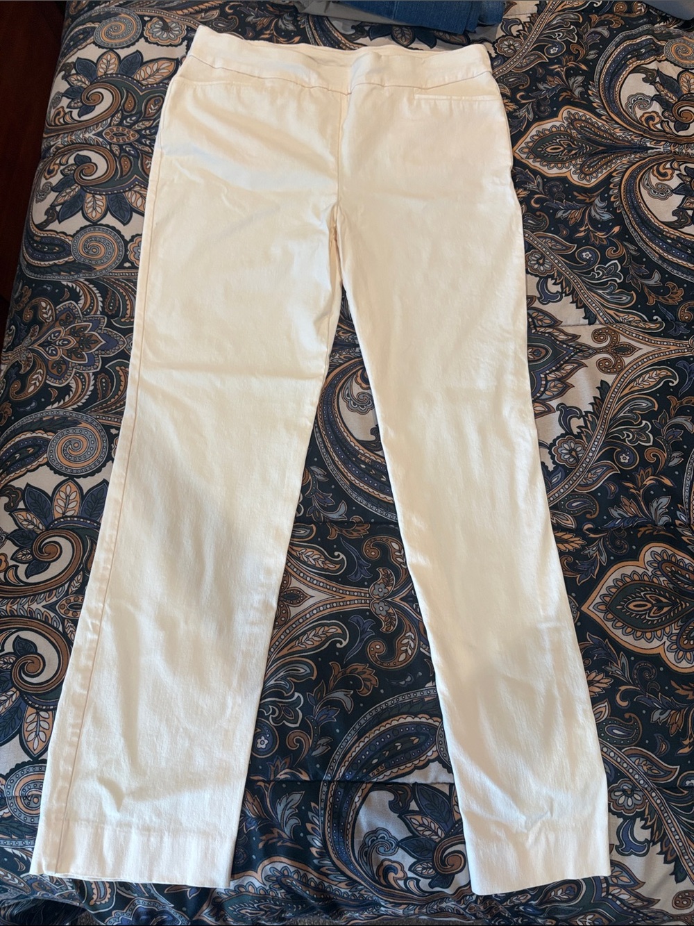 Women’s Chicos Cream Straight-Leg pull on Jeans size 10 (1.5R)